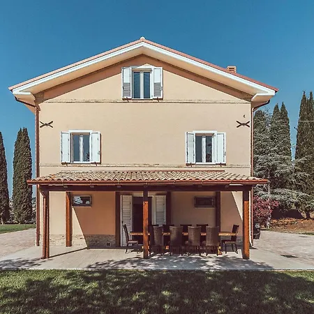 Casale Macarre *